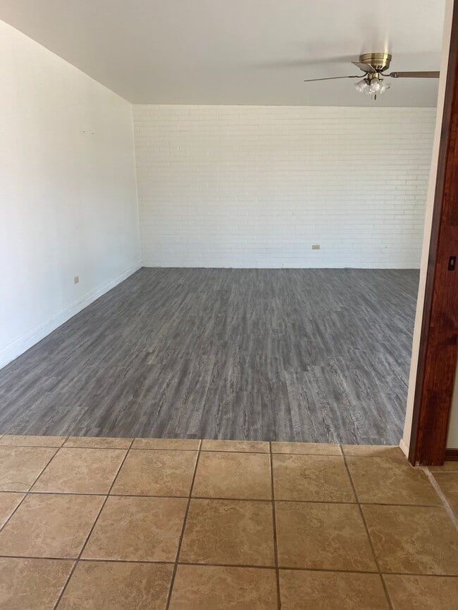 Building Photo - Eastside 3 bed 2 bath - Pool and Garage