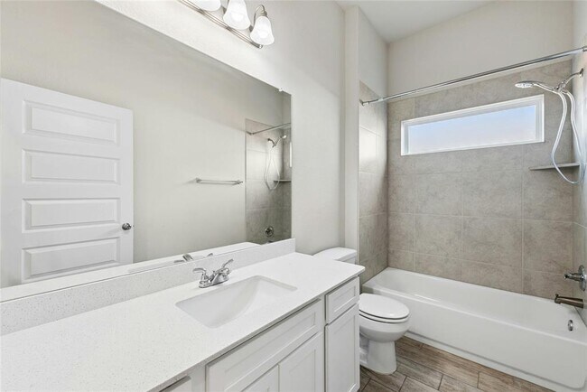 Building Photo - 120 Lyndon Dr