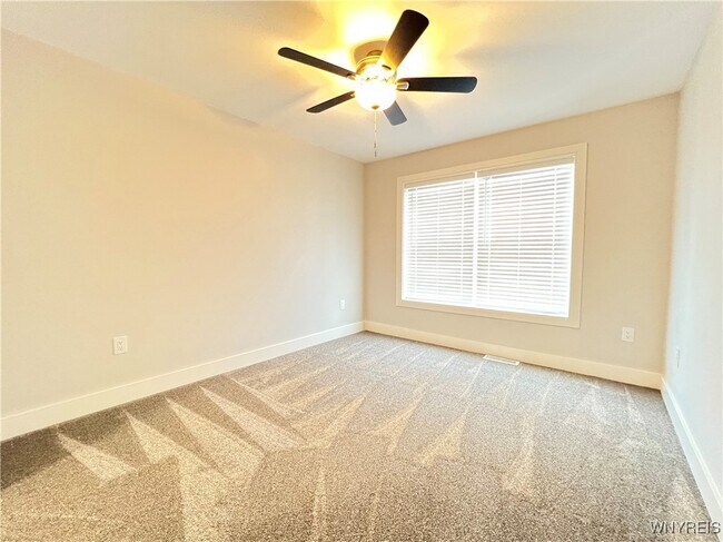 Building Photo - 10985 Main St