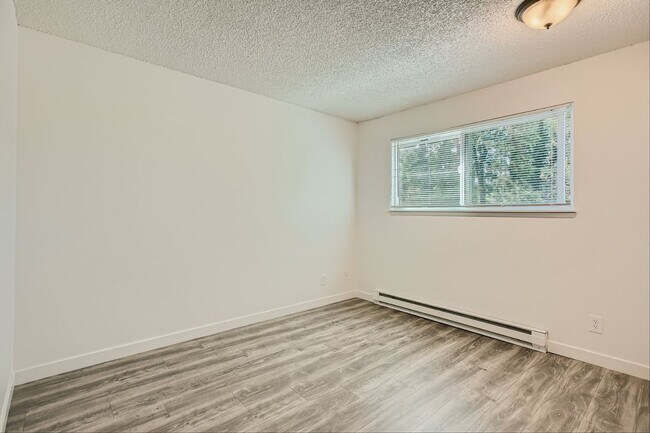 Building Photo - Renovated, Centrally Located 1 Bedroom in ...