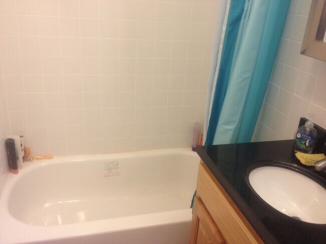 Building Photo - No Brokers Fee, In-Unit Washer and Dryer, Private Porch