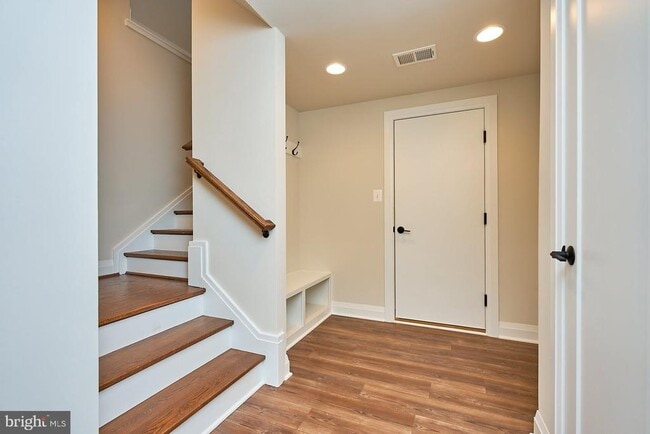 Building Photo - 6845 Churchill Rd