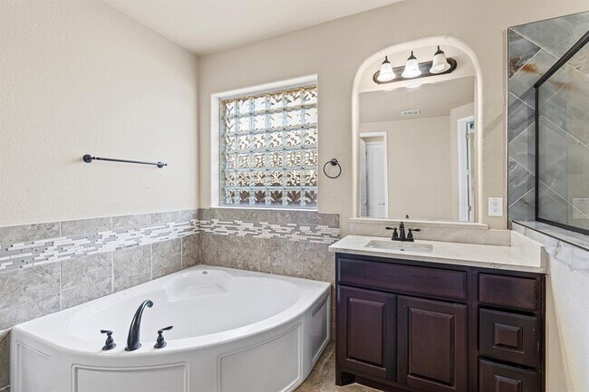 Building Photo - 3211 Herradura Dr