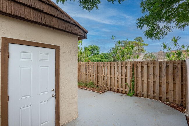 Building Photo - 4135 Palm Bay Cir