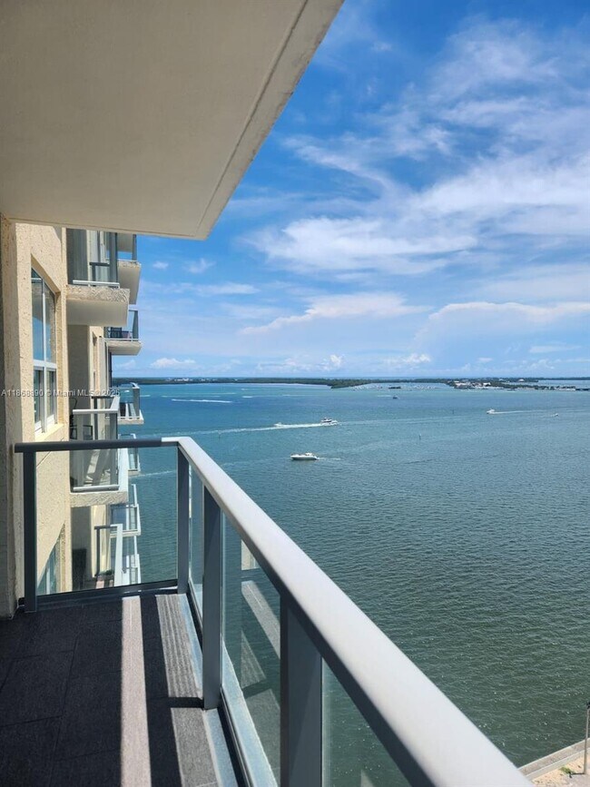 Building Photo - 1155 Brickell Bay Dr