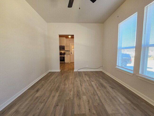 Building Photo - 1224 N Market Ave