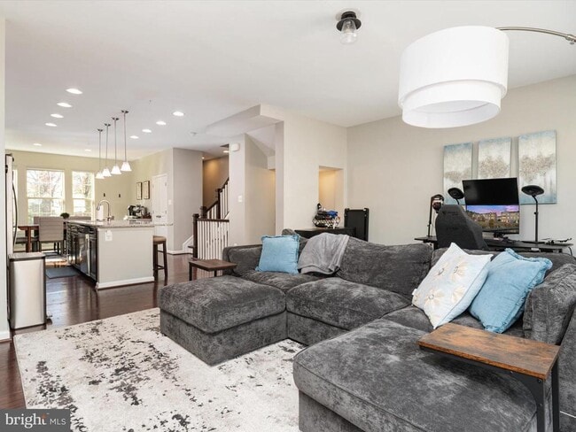 Building Photo - 2321 Marion Rd