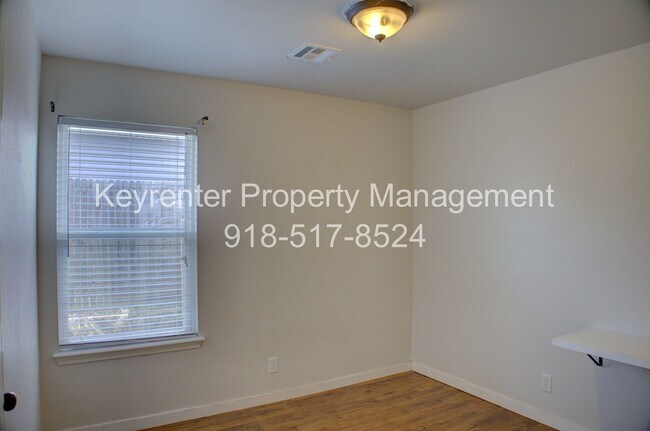 Building Photo - Coming Soon! 3 bed/2 bath!