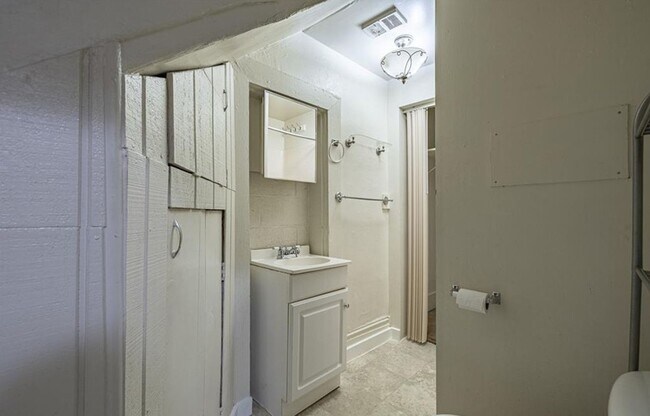 Building Photo - LOMBARDY 102 N