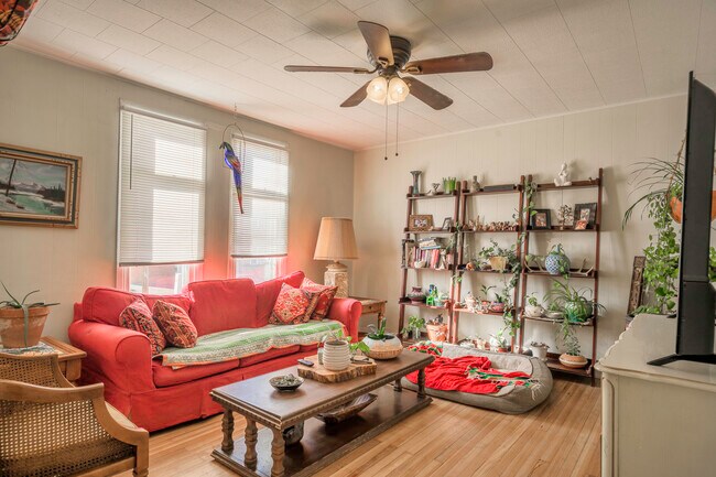 Family room - 108 S Spruce St