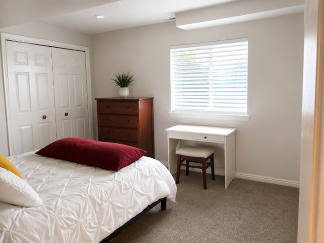 Building Photo - Spacious 5-Bedroom Home in Prime Lehi Location