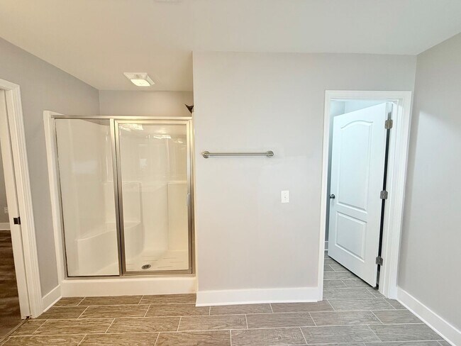 Building Photo - Spacious 3-Bedroom Home - Stonechase