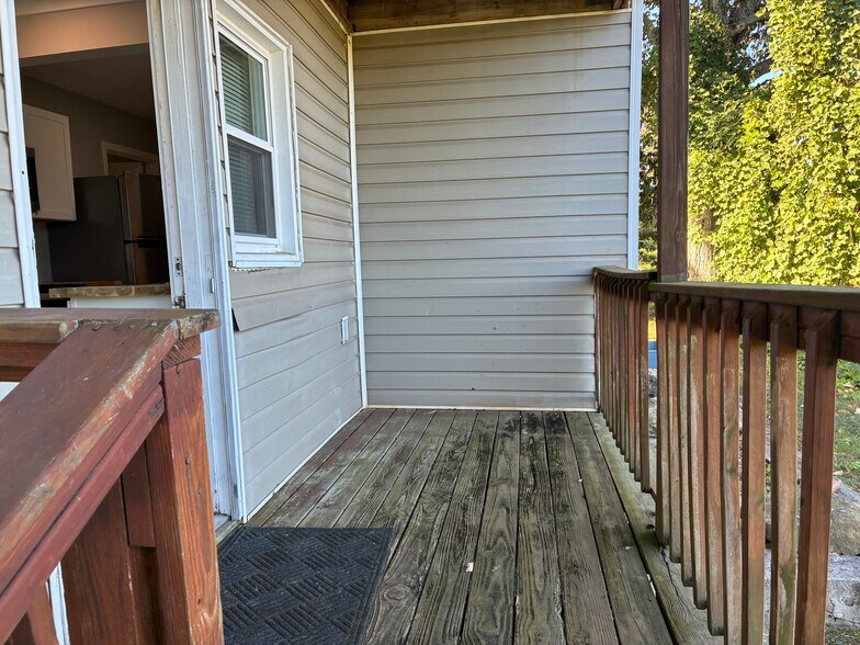 Building Photo - Room in Duplex on W Strickland St