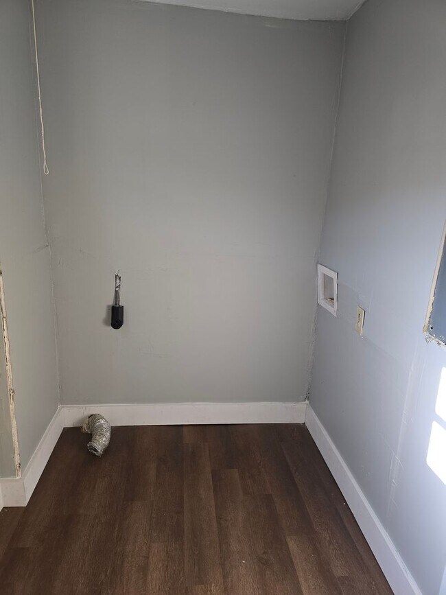 Building Photo - 208/210 Meagher Ave