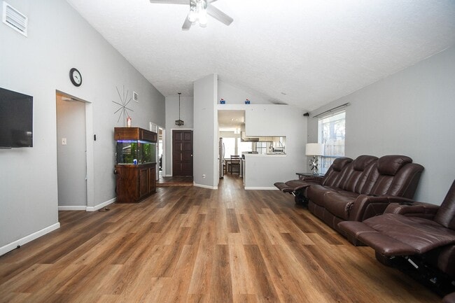 Building Photo - 15310 Barbarossa Dr