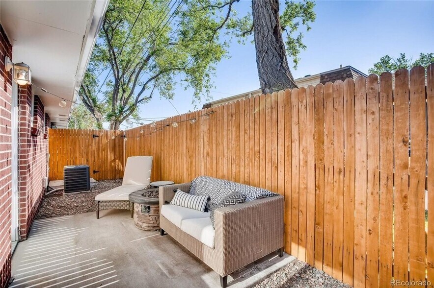 Building Photo - 4415 W Tennessee Ave