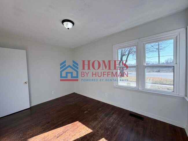 Building Photo - Two Bedroom House | Northside