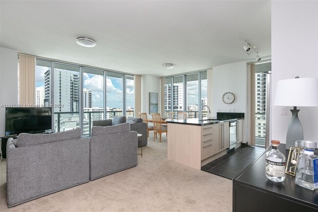 Building Photo - 1111 SW 1st Ave