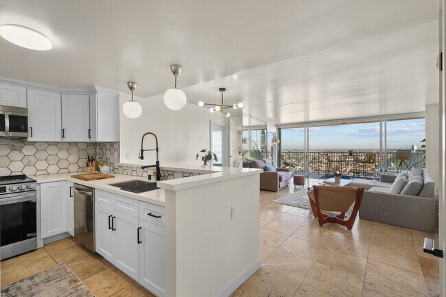 Building Photo - 700 E Ocean Blvd