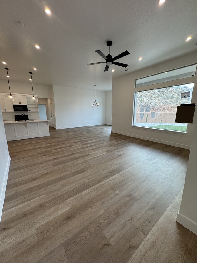 Building Photo - 1593 E Dihedral Dr