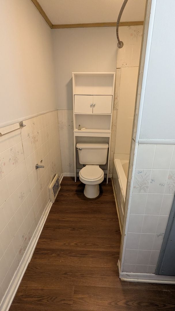 Building Photo - Charming 2-bedroom, 1-bathroom home locate...