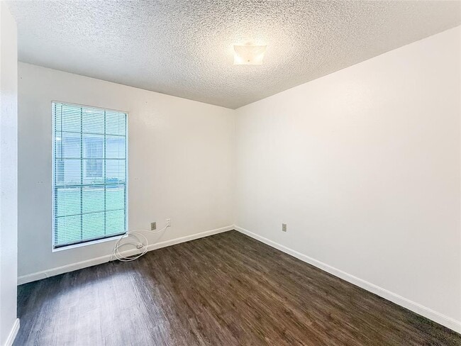 Building Photo - 2014 Alex Ave