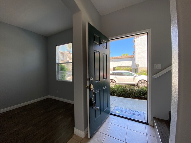 Building Photo - Beautiful Townhome in the Cascada Communit...