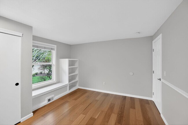 Building Photo - 12055 SW Morlock Ct