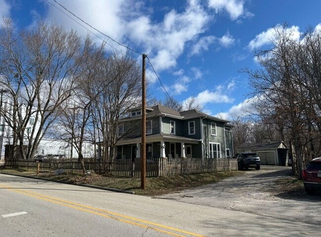 Building Photo - PRE-LEASING Historical Style Home Minutes from Campus and Downtown Fayetteville