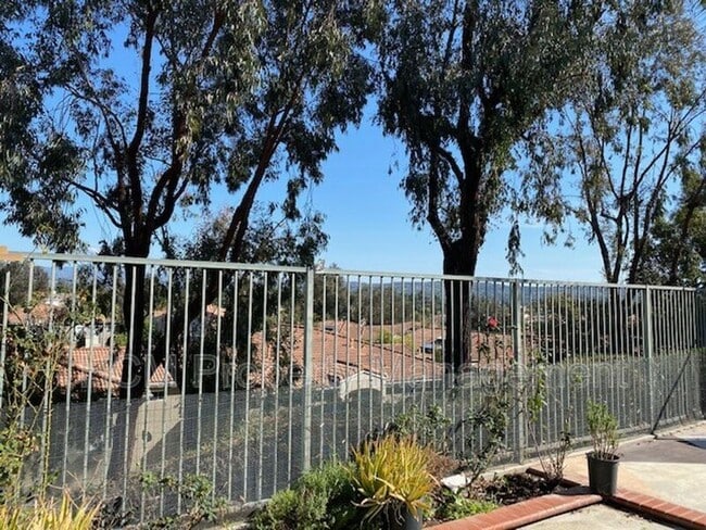 Building Photo - 301 N Navarette Pl
