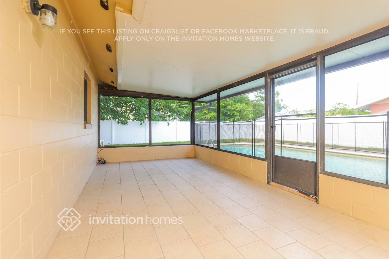 Building Photo - 10948 Tangora St