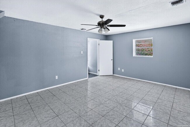 Building Photo - 5318 Costa Mesa St