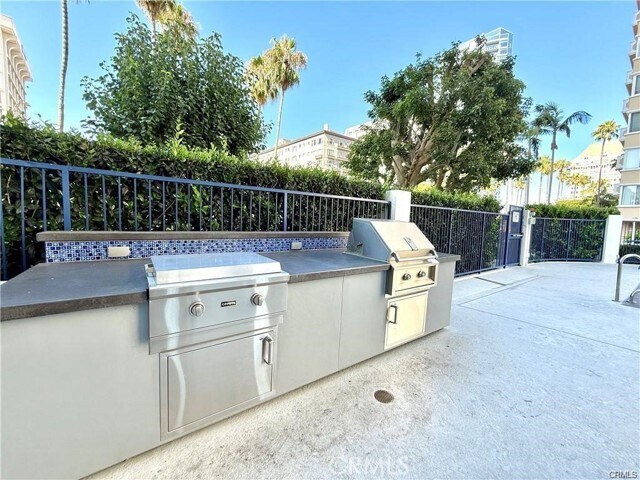Building Photo - 525 E Seaside Way