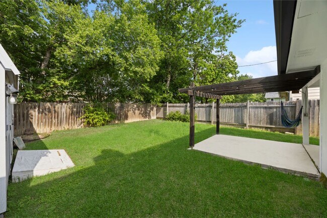 Building Photo - 2209 Stirrup Dr