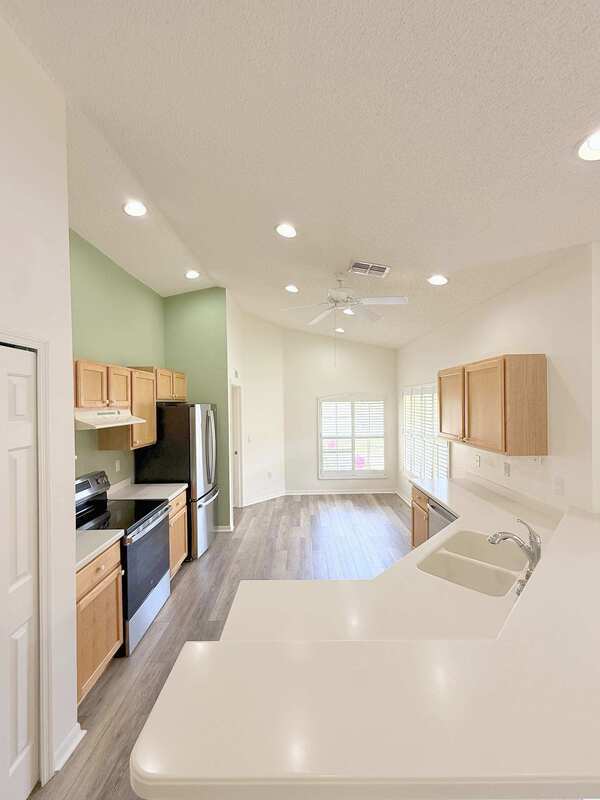 Building Photo - 240 Center Oak Cir
