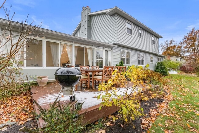 Building Photo - Beautifully Updated 4 Bedroom, 2.5 Bath Home in Fairview