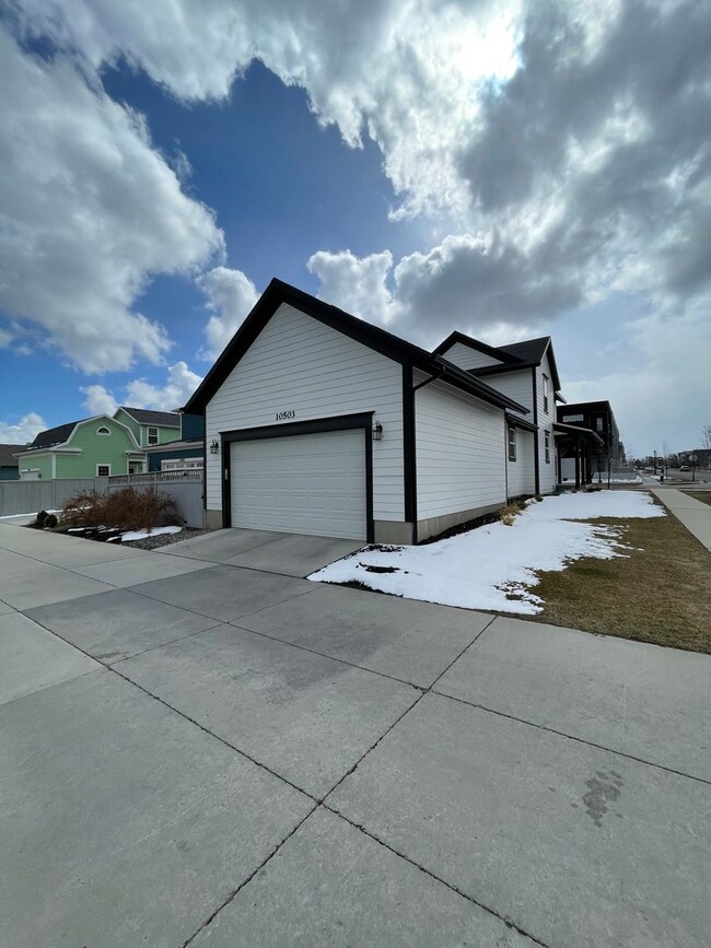 Building Photo - Large Daybreak home!