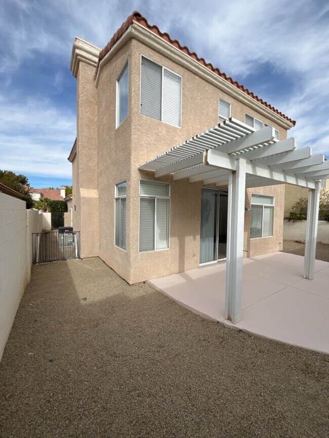 Building Photo - Encounter the ultimate luxury living experience with this 4-bedroom, 2197 sq ft house