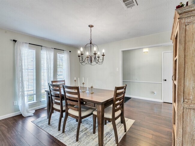 Building Photo - 1134 Western Springs Dr