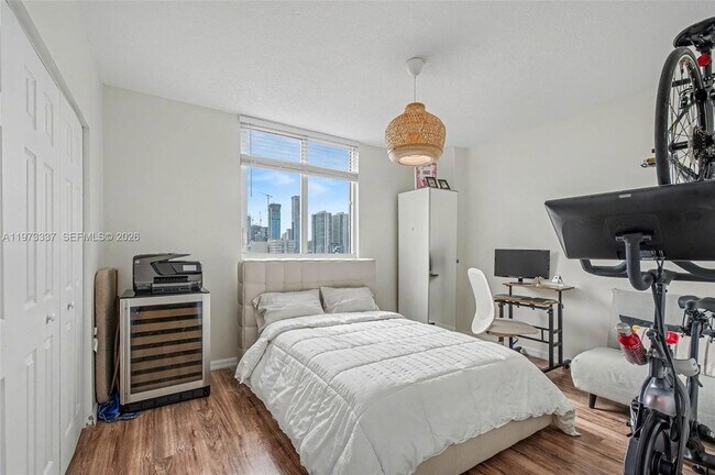 Building Photo - 275 NE 18th St