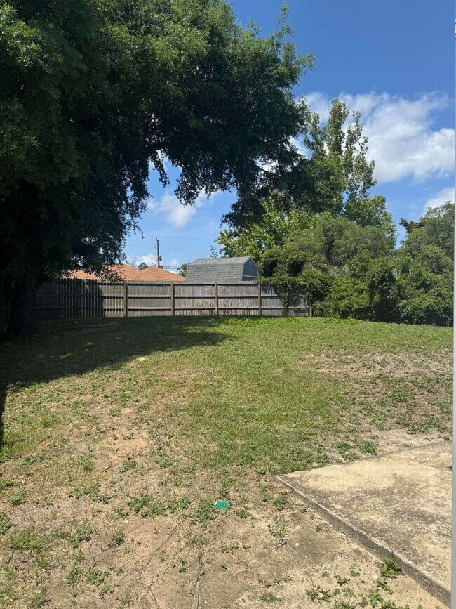 Building Photo - "Coastal Comfort Awaits: Charming 2-Bed, 2...