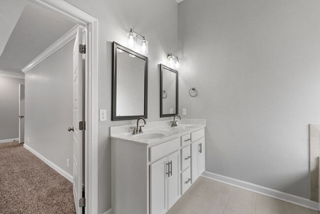 Building Photo - Pet Friendly Four Bedroom!