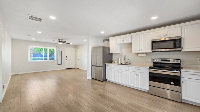 Building Photo - 8012 W Highland Ave