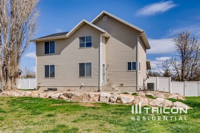 Building Photo - 2456 S 1475 W