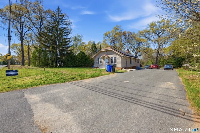 Building Photo - 456 Elm St