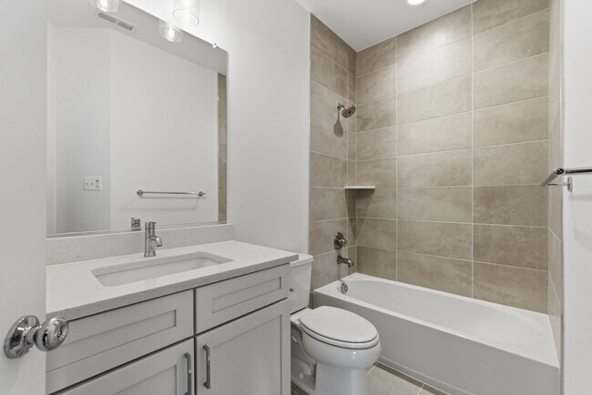 Building Photo - Beautiful 4 BR/4.5 BA EOG Townhome in Laurel!