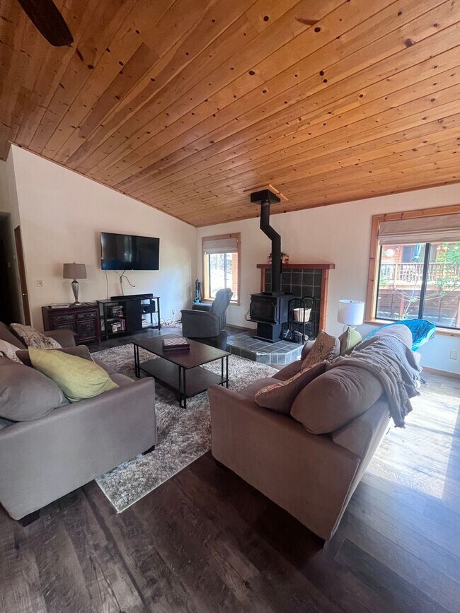 Building Photo - Long Term Lease in Tahoe Donner