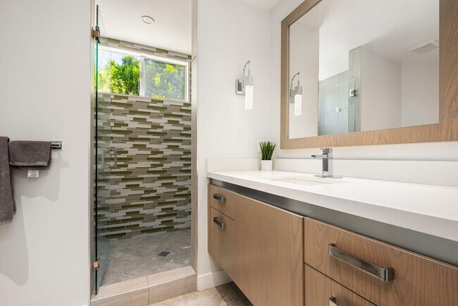 Building Photo - 1155 E Paseo El Mirador