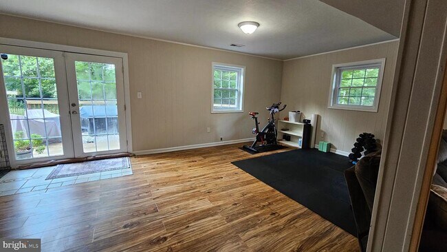 Building Photo - 4021 Laurel Rd