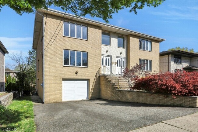 Building Photo - 535 Orchard Ave